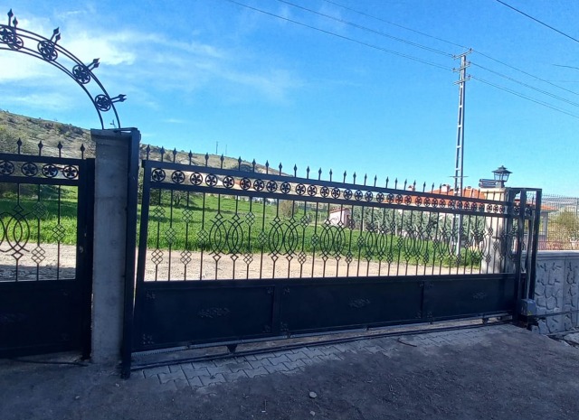 Ferforje Kayar Bahçe Kapısı Projesi